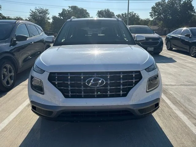 Used 2025 White Hyundai SEL image 2