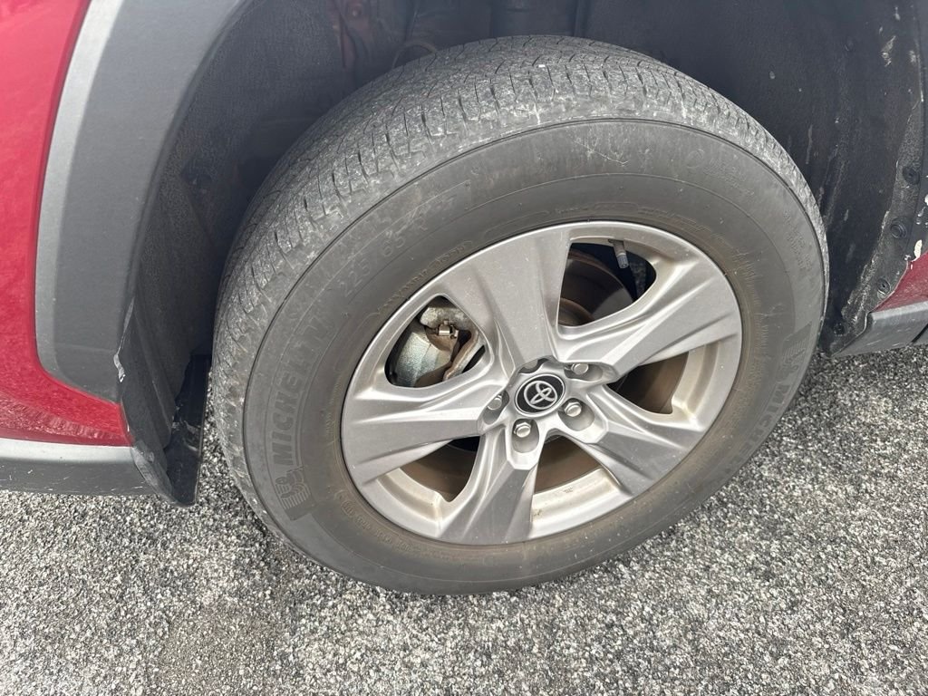 Used 2025 Red Toyota XLE image 9