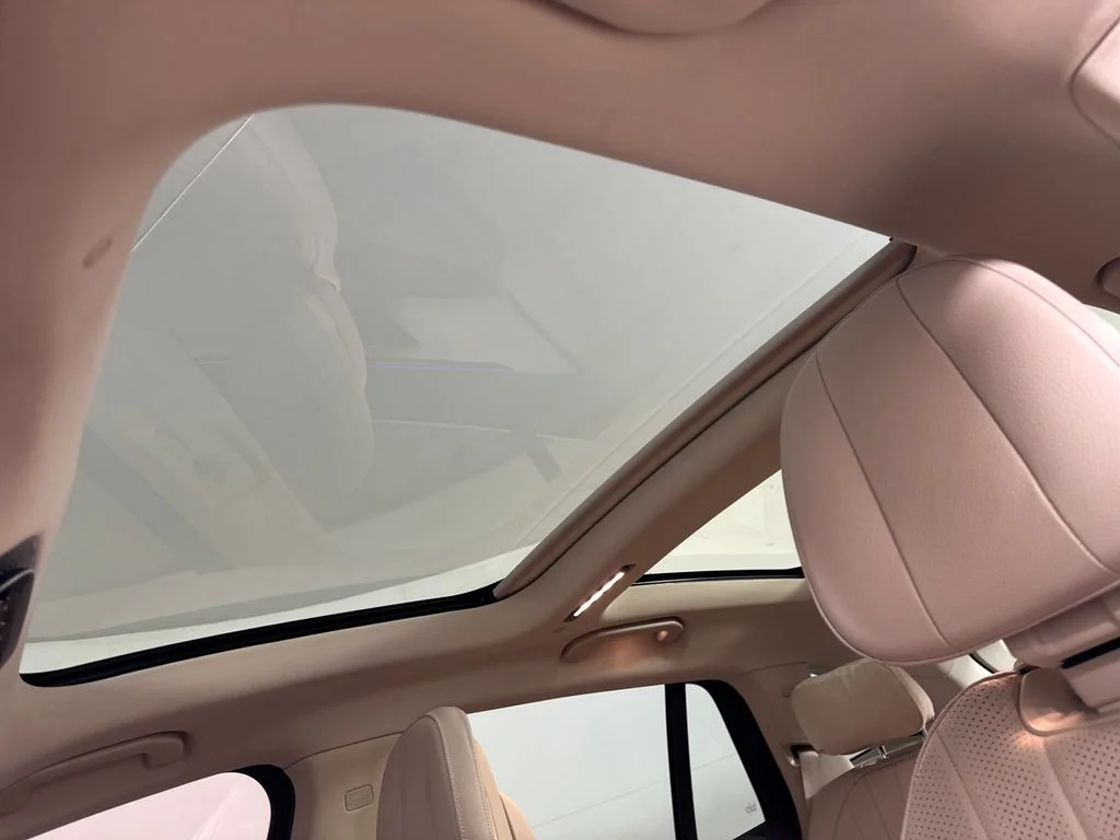 Certified Used 2023  Mercedes-Benz 450 image 10