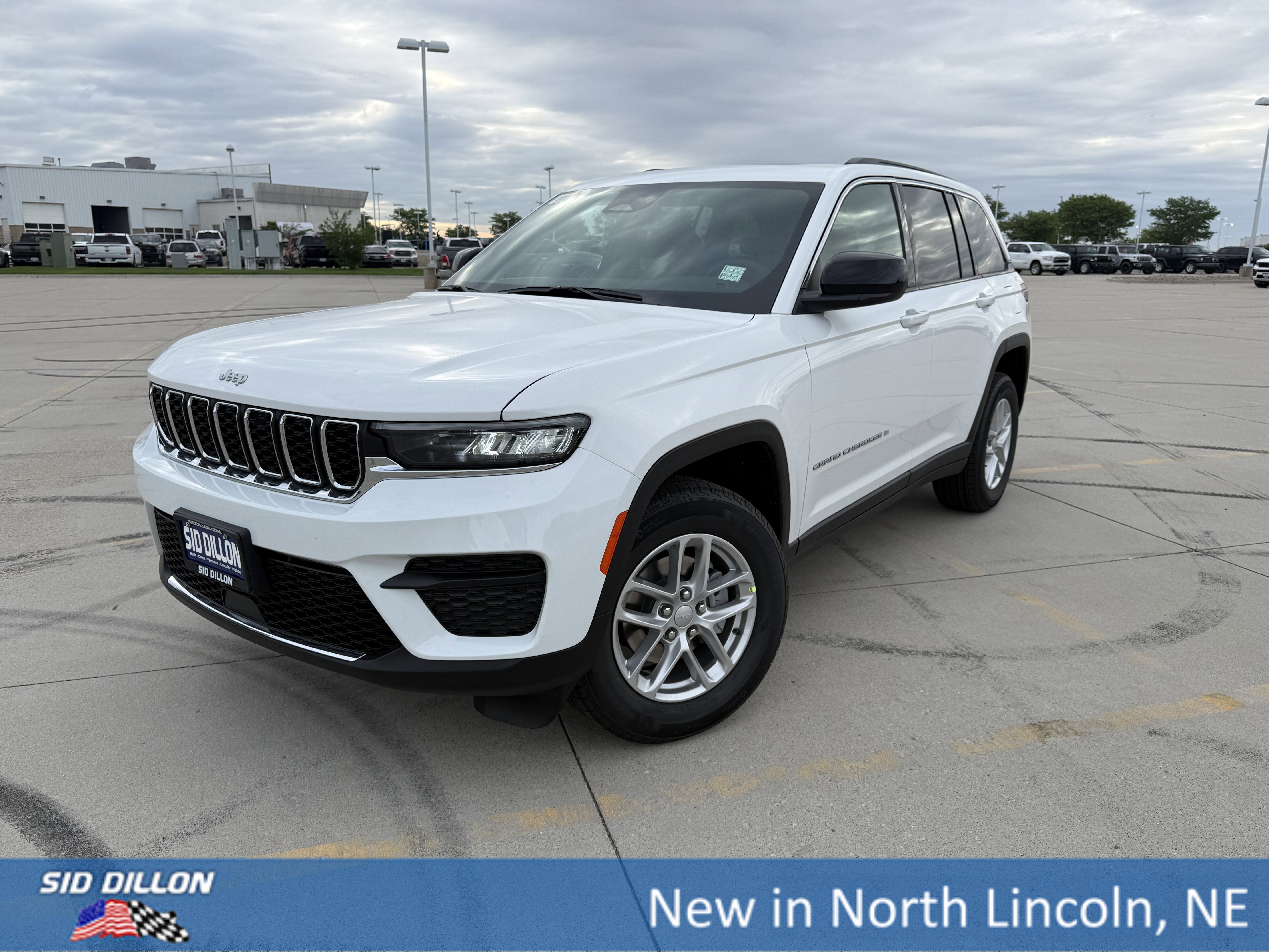 2026 Jeep Grand Cherokee Laredo X 4x4's photo