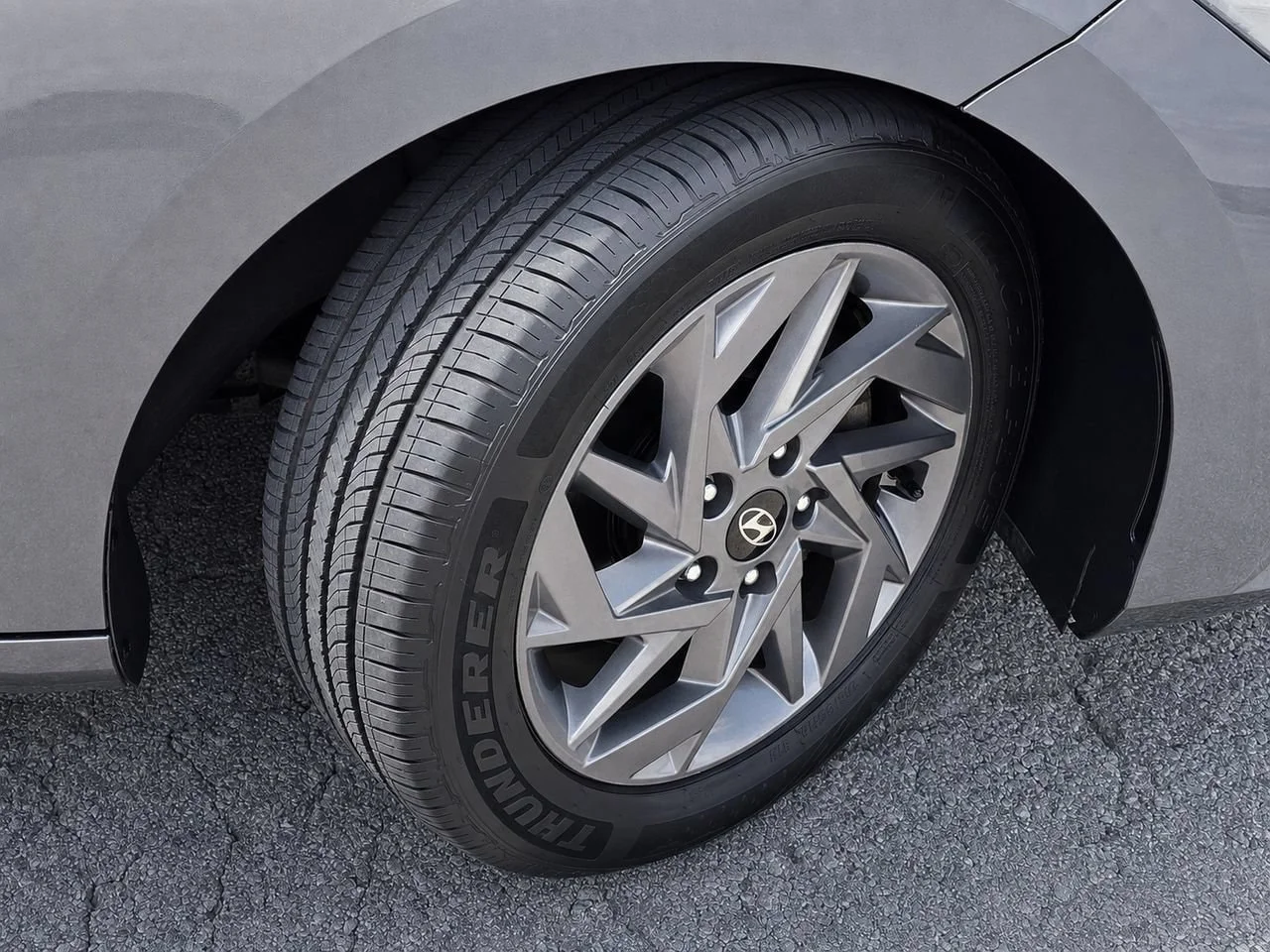 Used 2024 Gray Hyundai SEL image 7