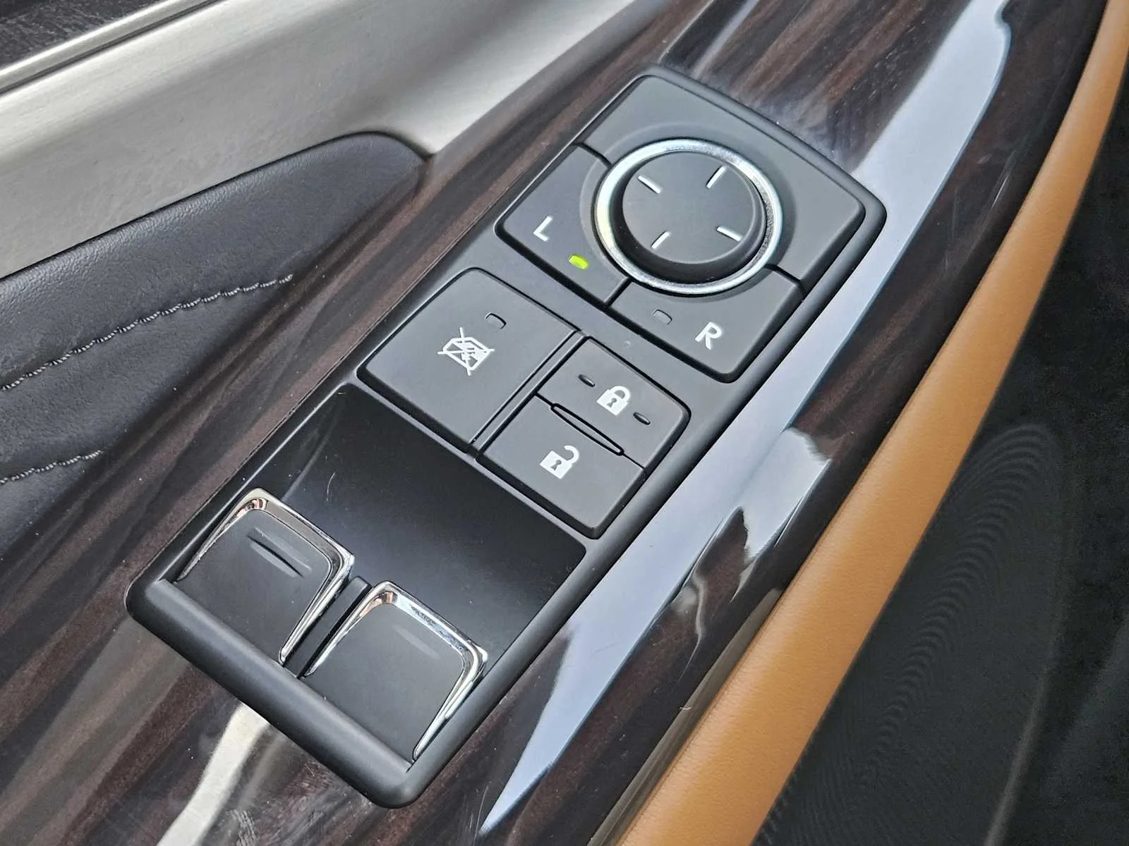 Certified Used 2021 EMINENT WHITE PEARL Lexus  image 19