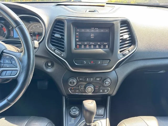 Used 2021 White Jeep Latitude Lux image 20