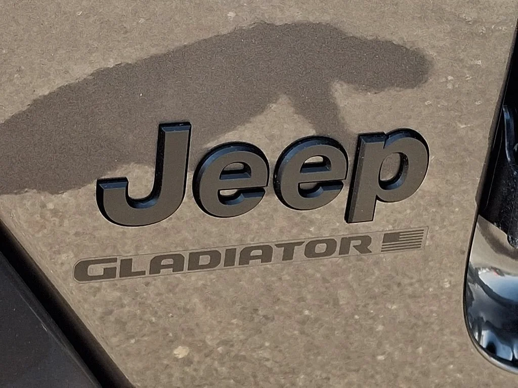 New 2026 Granite Crystal Metallic Clearcoat Jeep Sahara image 20