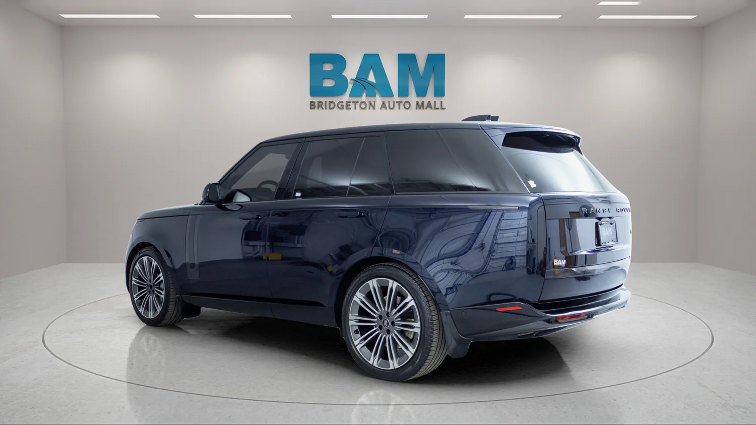 Used 2023 Blue Land Rover SE image 5