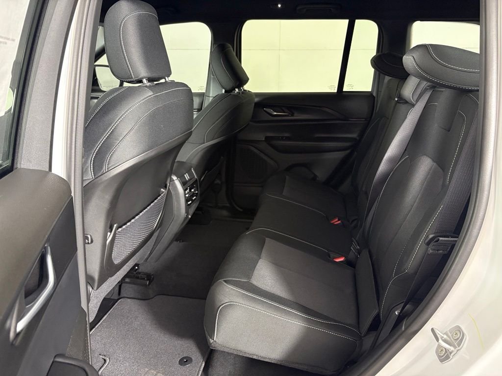 New 2026 Bright White Clear-Coat Exterior Paint Jeep Laredo image 36
