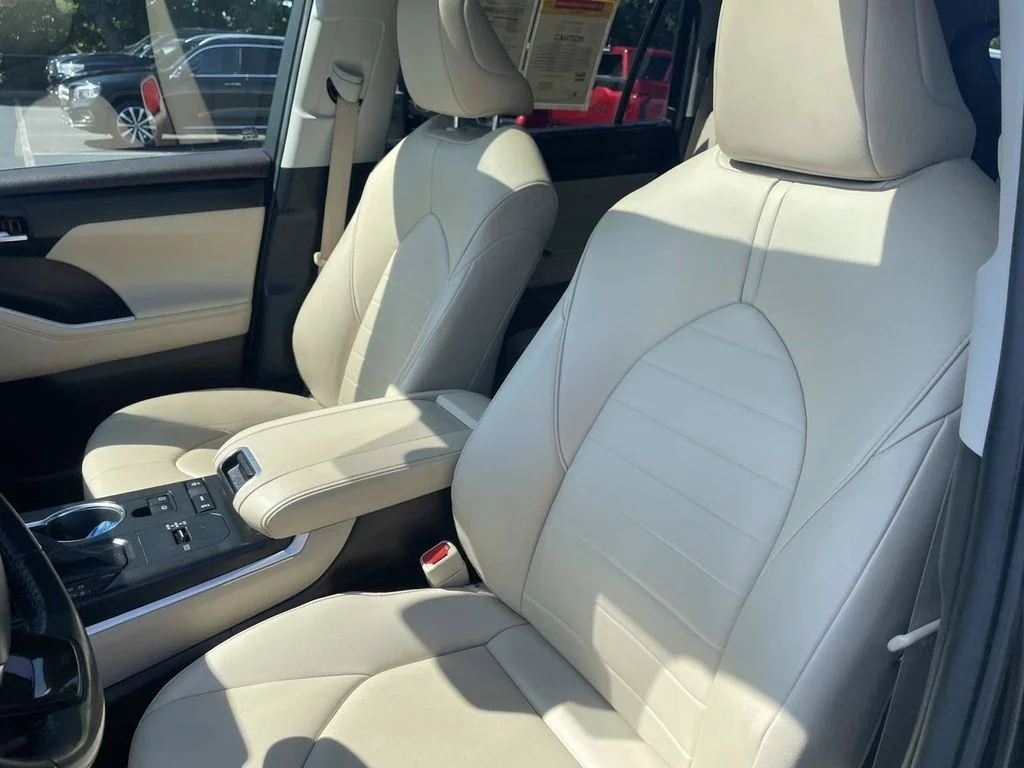 Used 2021 Brown Toyota XLE image 23