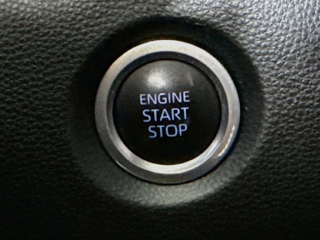 Used 2022 White Toyota SE image 17