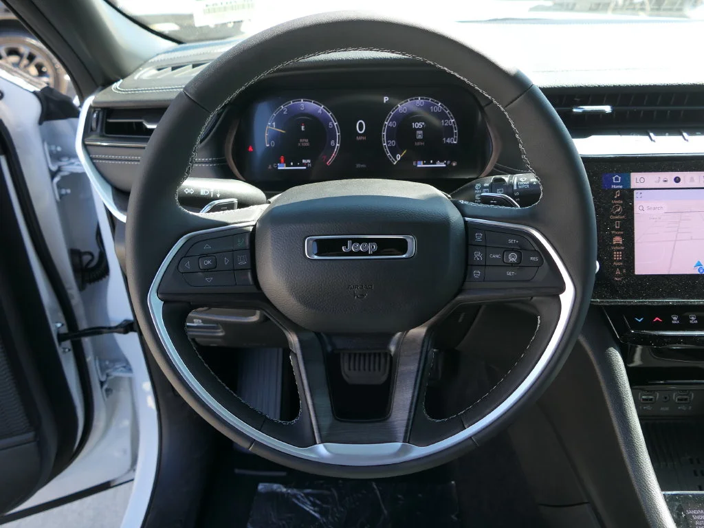 New 2027 White Jeep Laredo Altitude image 13