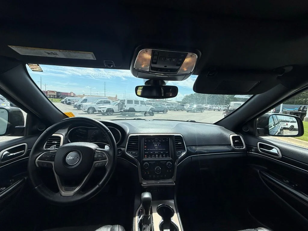 Used 2017 Green Jeep Limited image 9