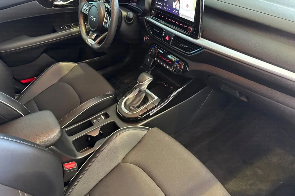 Used 2024 Snow White Pearl Kia GT-Line image 18