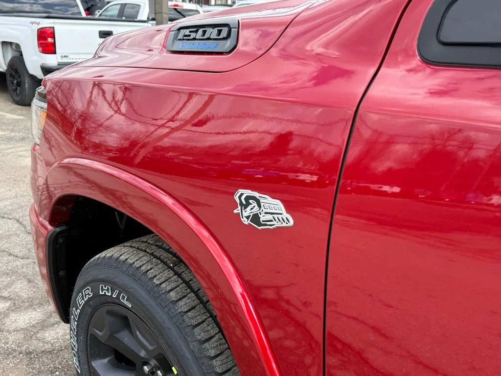 New 2026 Molten Red Pearl-Coat Exterior Paint RAM Big Horn/Lone Star image 10