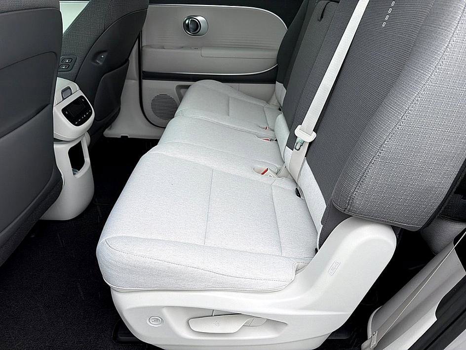 New 2026 Cyber Gray Hyundai SE image 8