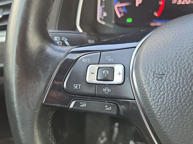 Used 2019 Blue Volkswagen SEL image 17