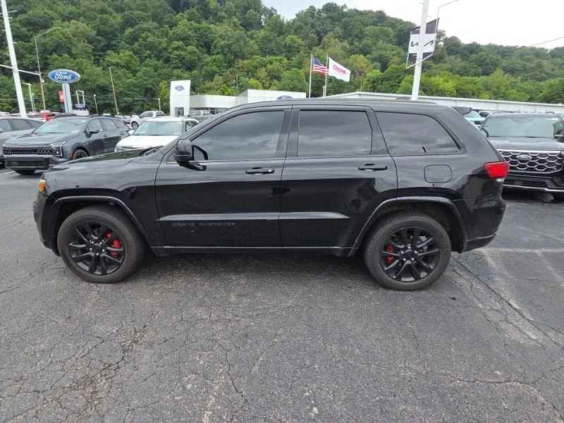 Used 2019 Black Jeep Altitude image 4