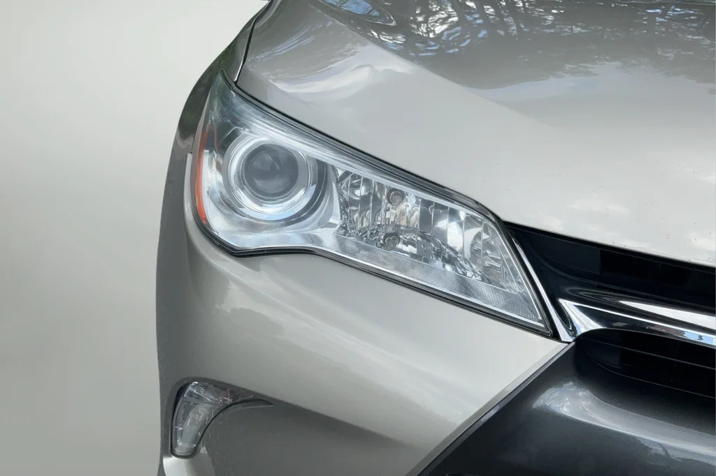 Used 2016 Gold Toyota XLE image 30