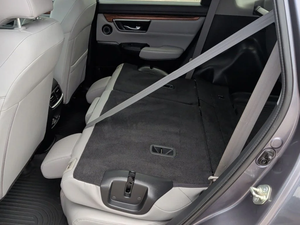 Used 2018 Lunar Silver Metallic Honda Touring image 36