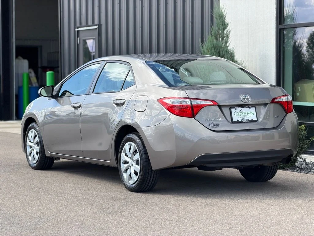 Used 2016 Brown Toyota LE image 3