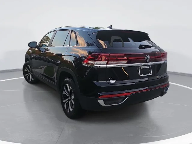 Used 2026 Black Volkswagen SE image 5