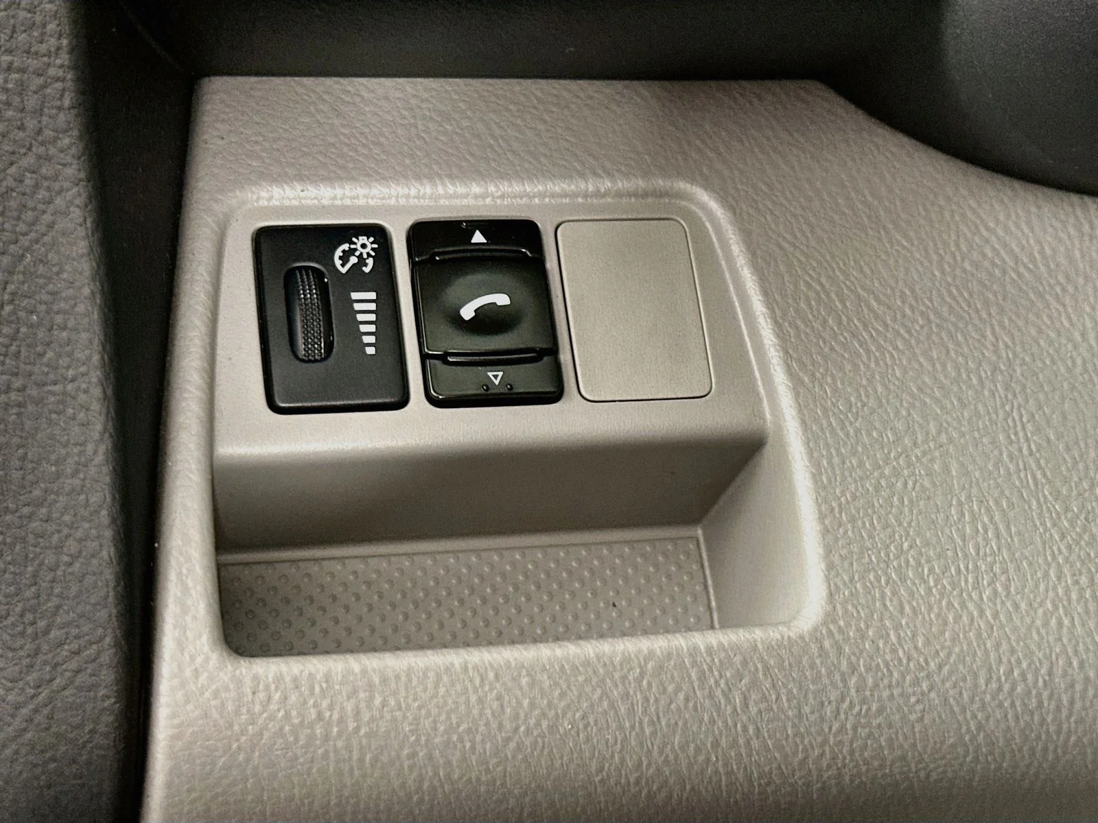Used 2009 Pacific Blue Metallic Toyota Base image 10