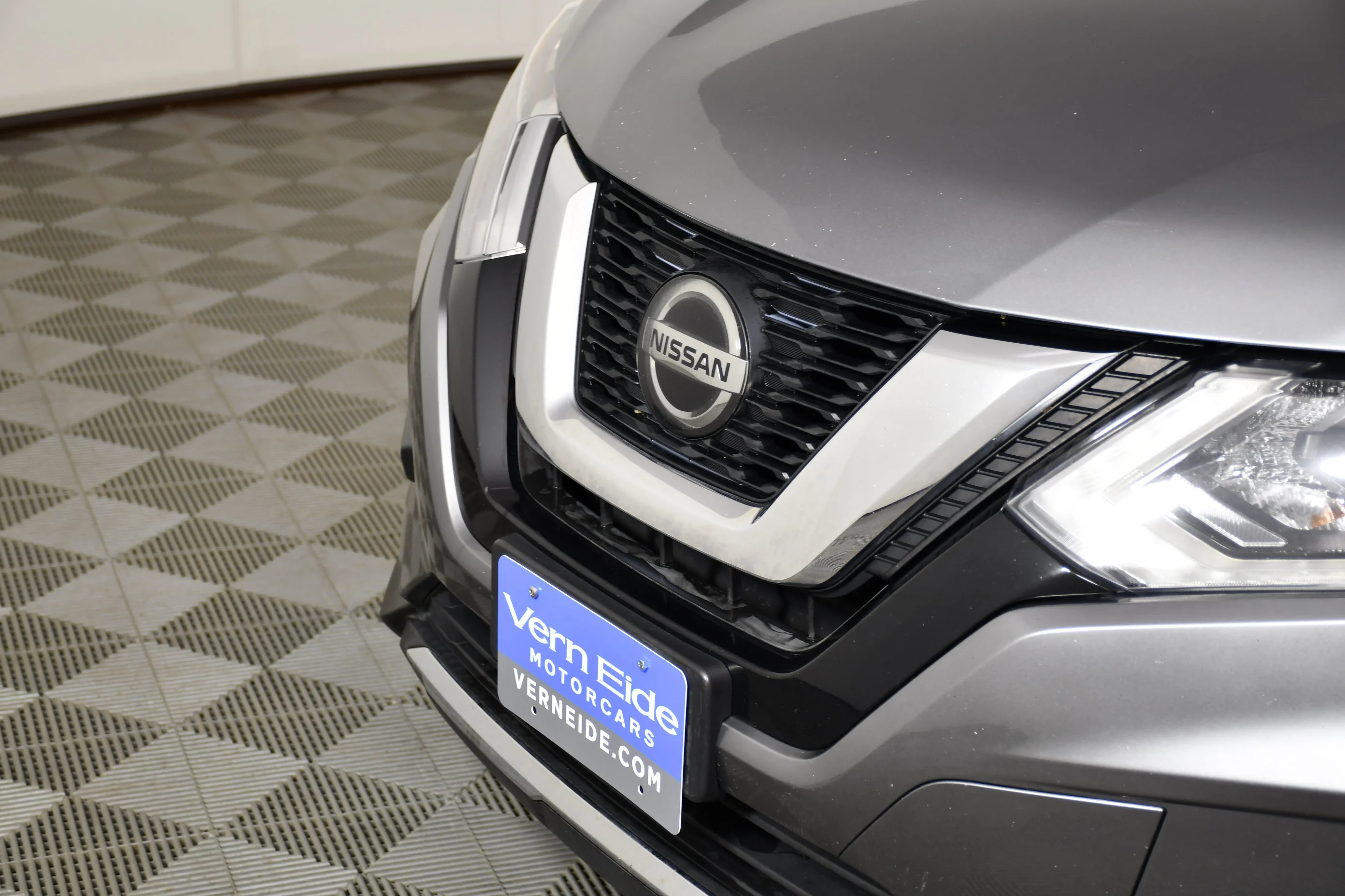 Used 2018 Gun Metallic Nissan SV image 11