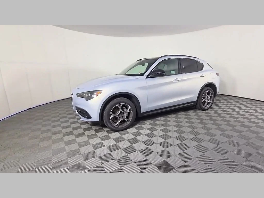 New 2026 Moonlight Gray Metallic Alfa Romeo Base image 34