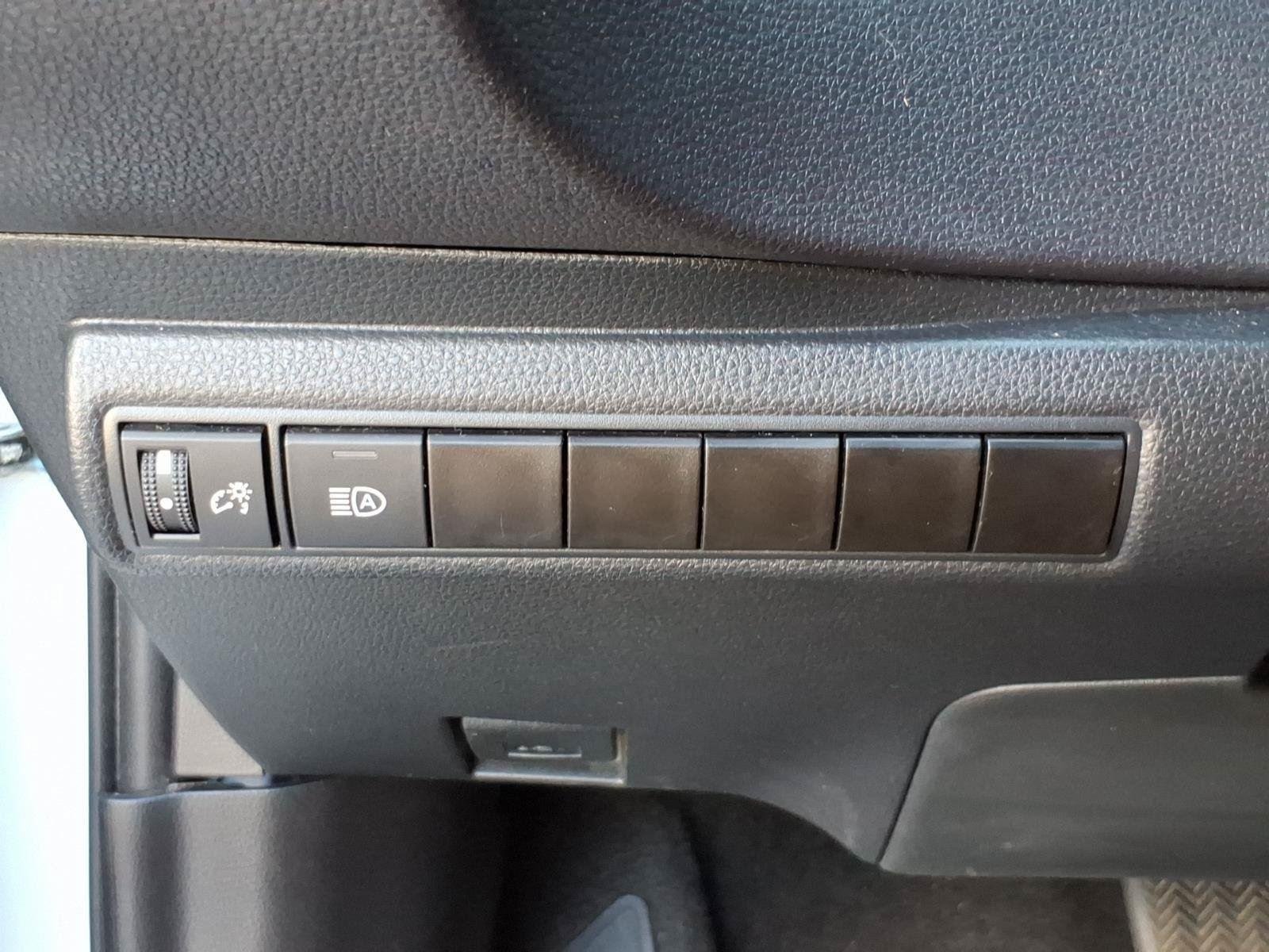 Used 2024  Toyota LE image 19