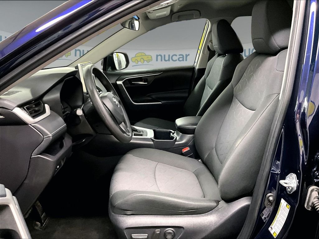 Used 2025  Toyota XLE image 10