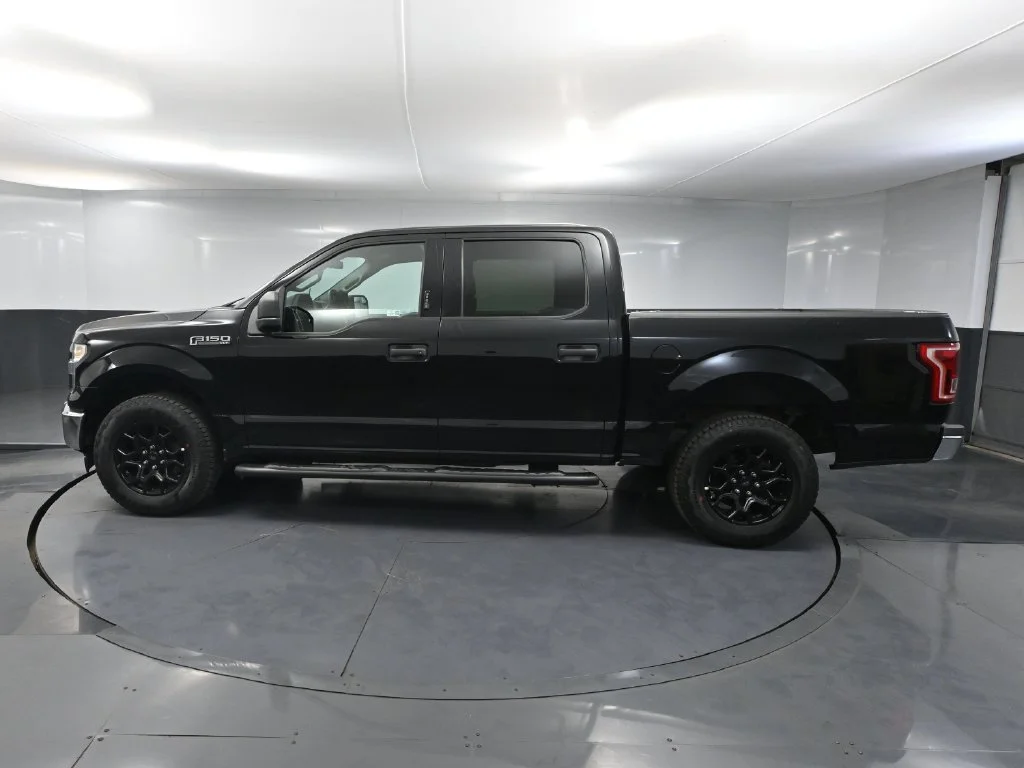 Used 2017 Black Ford XLT image 7