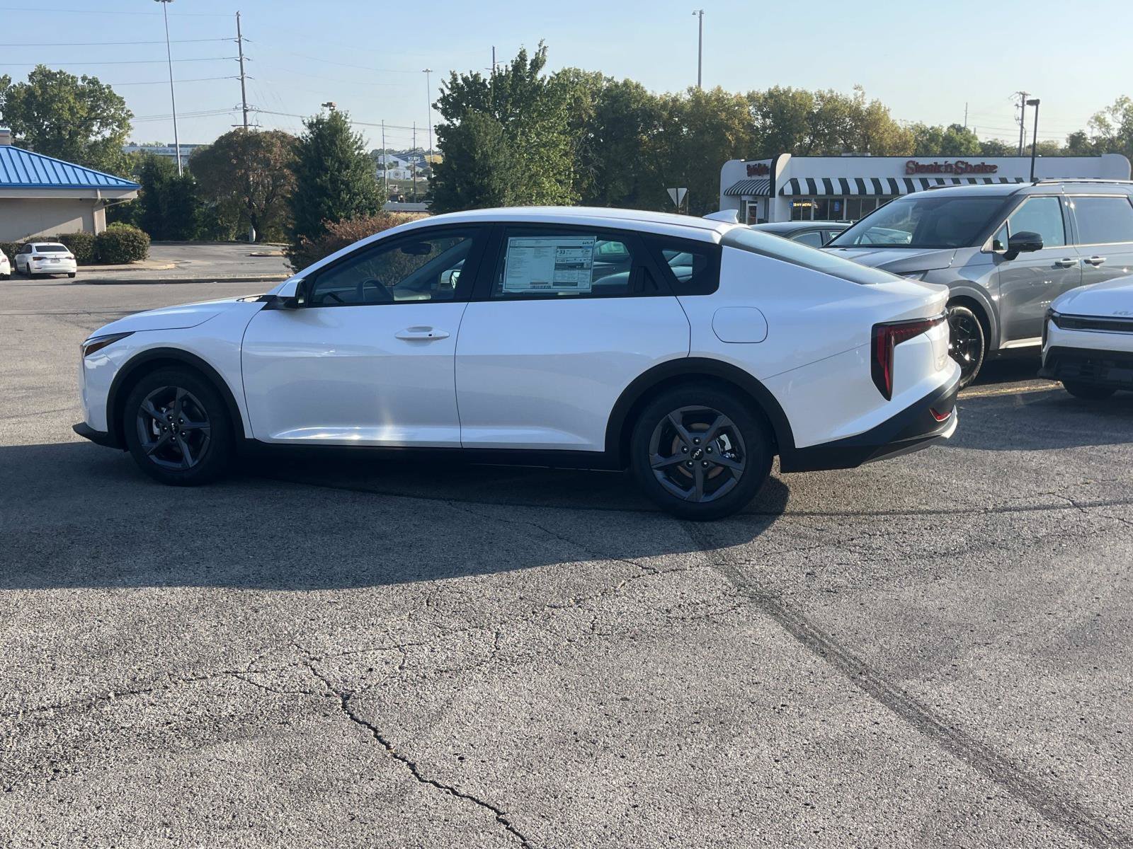 New 2026 Snow White Pearl Kia LXS image 6