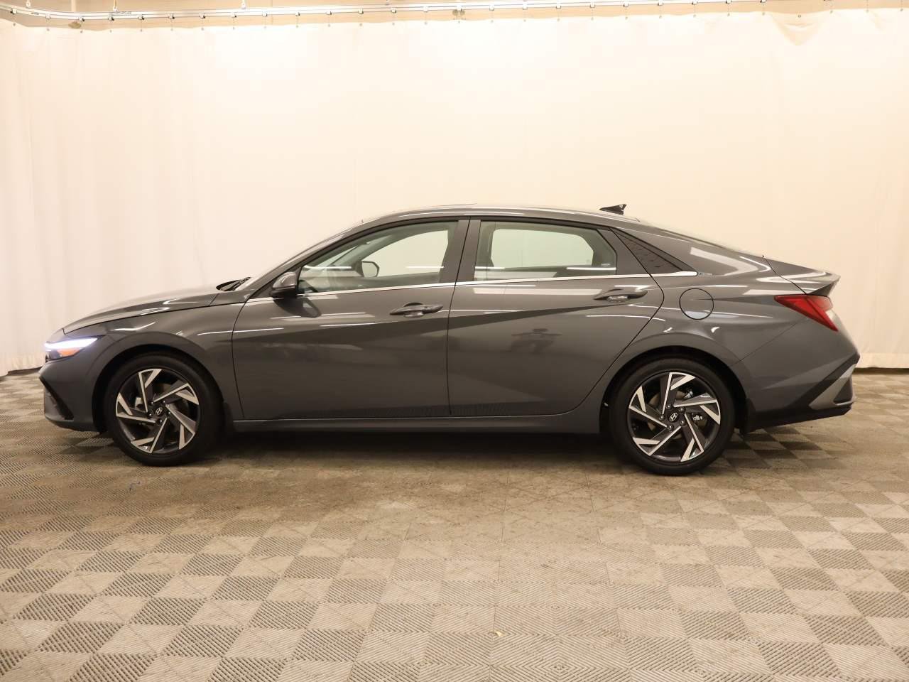 New 2026 Ecotronic Gray Pearl Hyundai Limited image 2