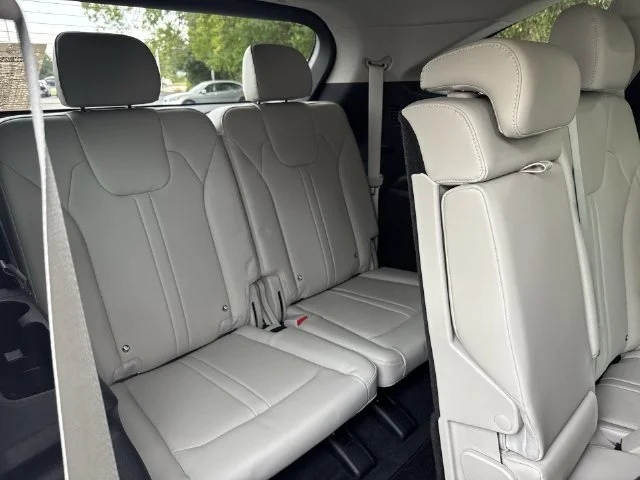 Used 2025 White Kia S image 12