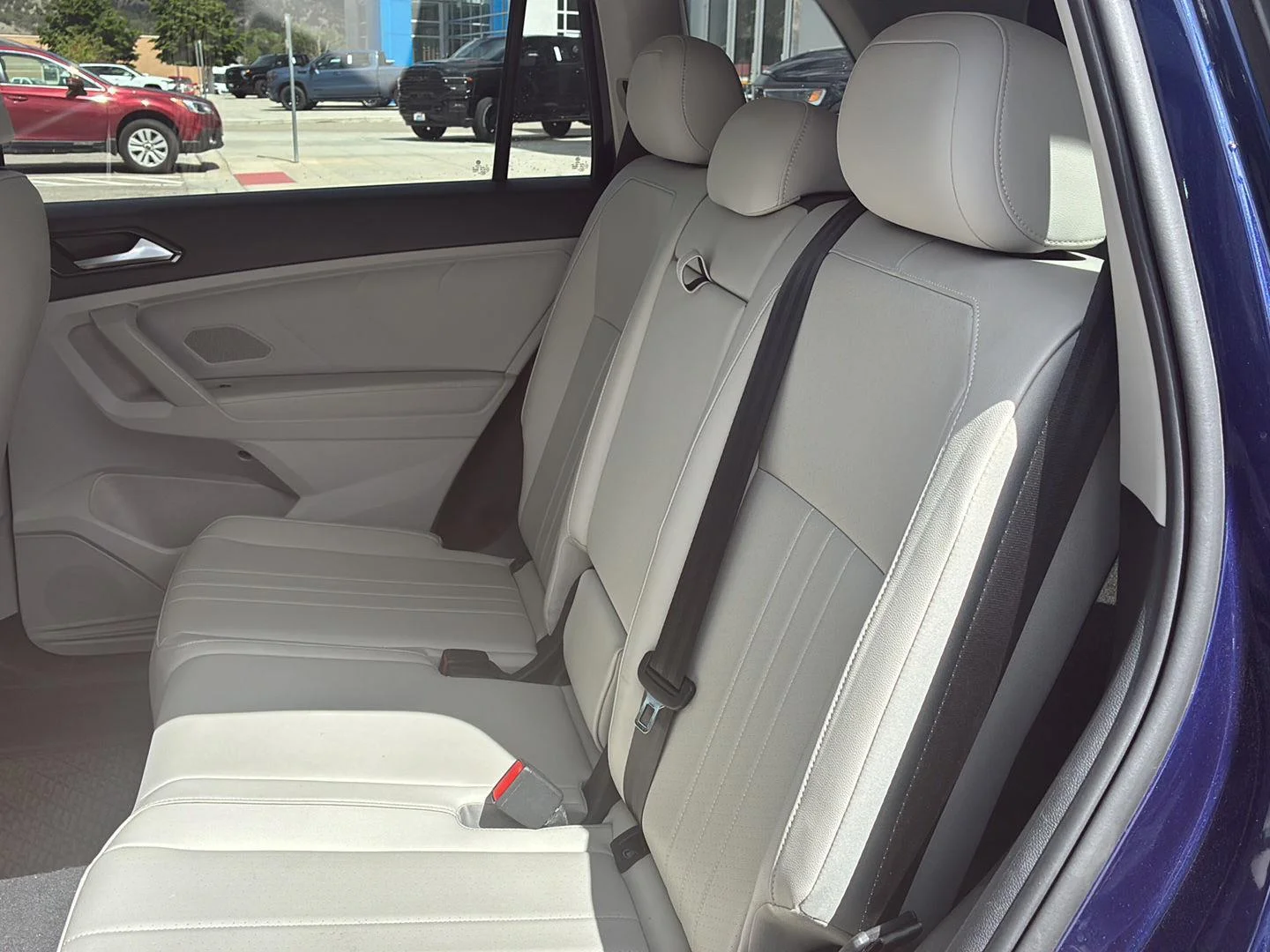 Used 2022 Atlantic Blue Metallic Volkswagen SE image 6
