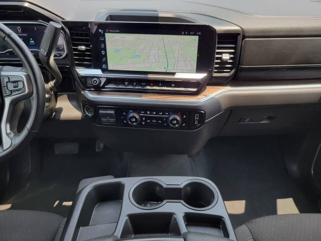 Used 2025 Summit White Chevrolet LT image 18