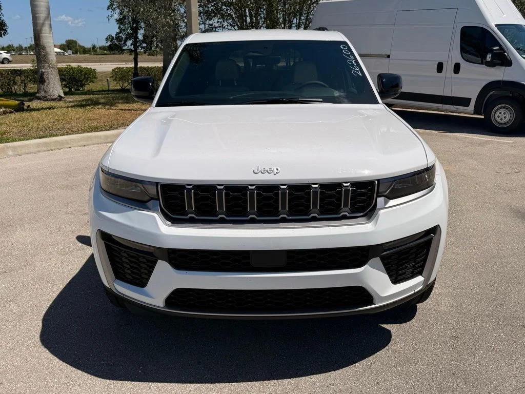 New 2026 Bright White Clear-Coat Exterior Paint Jeep Limited image 8