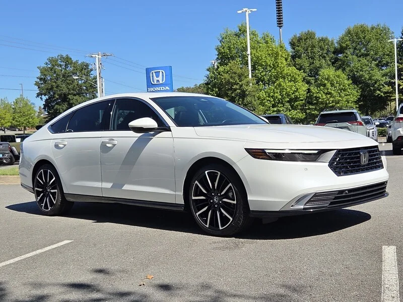 Used 2025 Platinum White Pearl Honda TOURING image 5
