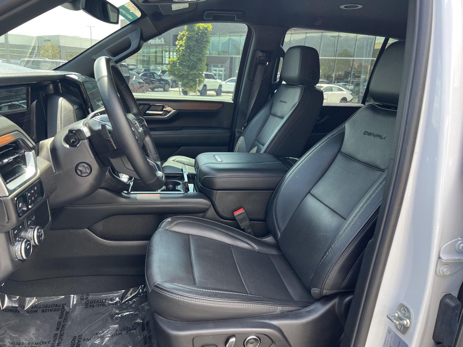 2025 GMC Yukon XL Denali - Photo 28