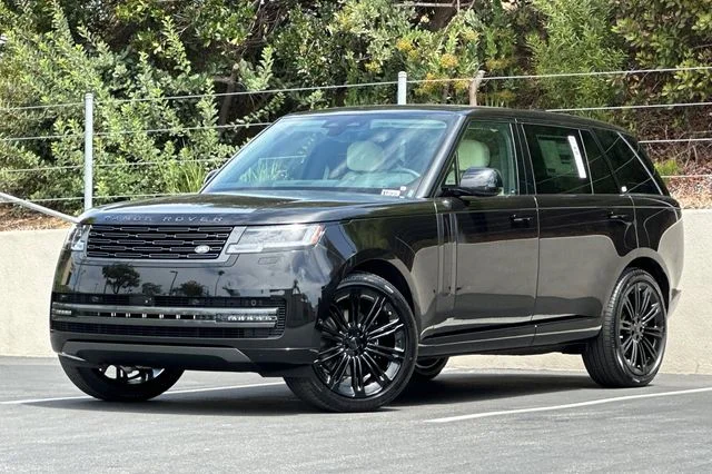 New 2026 Obsidian Black in Gloss Finish Land Rover SE image 1