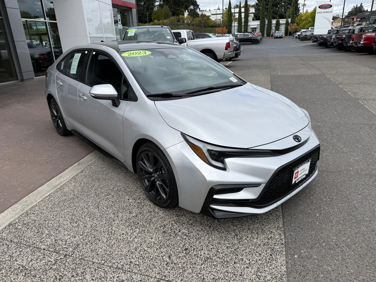 Used 2023 Classic Silver Metallic/Midnight Black Metallic Toyota SE image 8