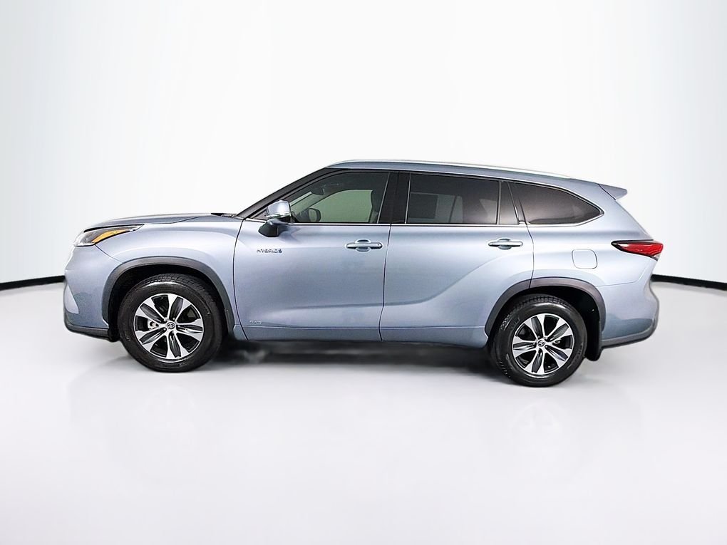 Used 2021  Toyota XLE image 6