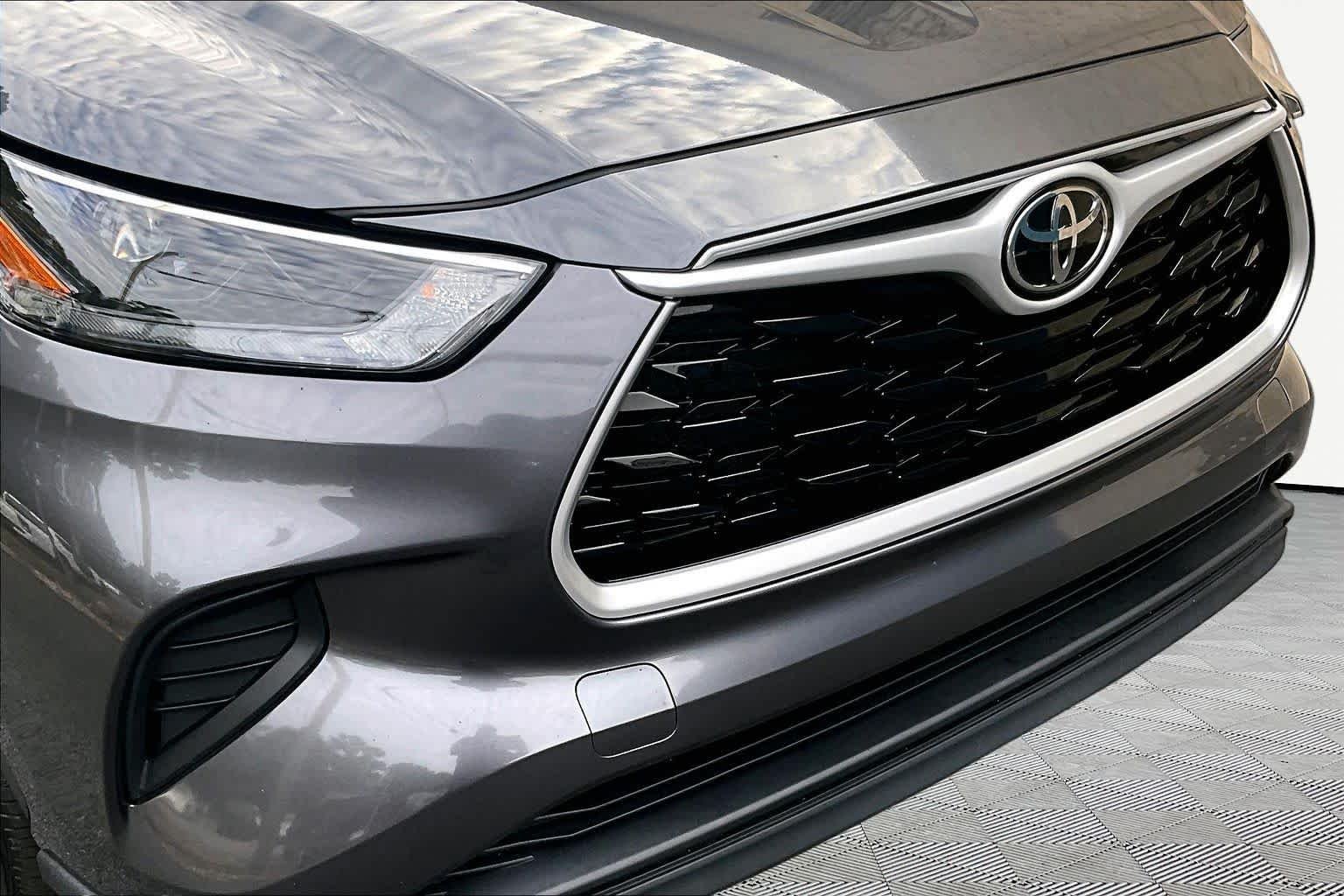 Used 2023 Magnetic Gray Metallic Toyota L image 30