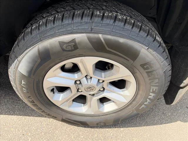 Used 2024  Toyota SR5 image 24