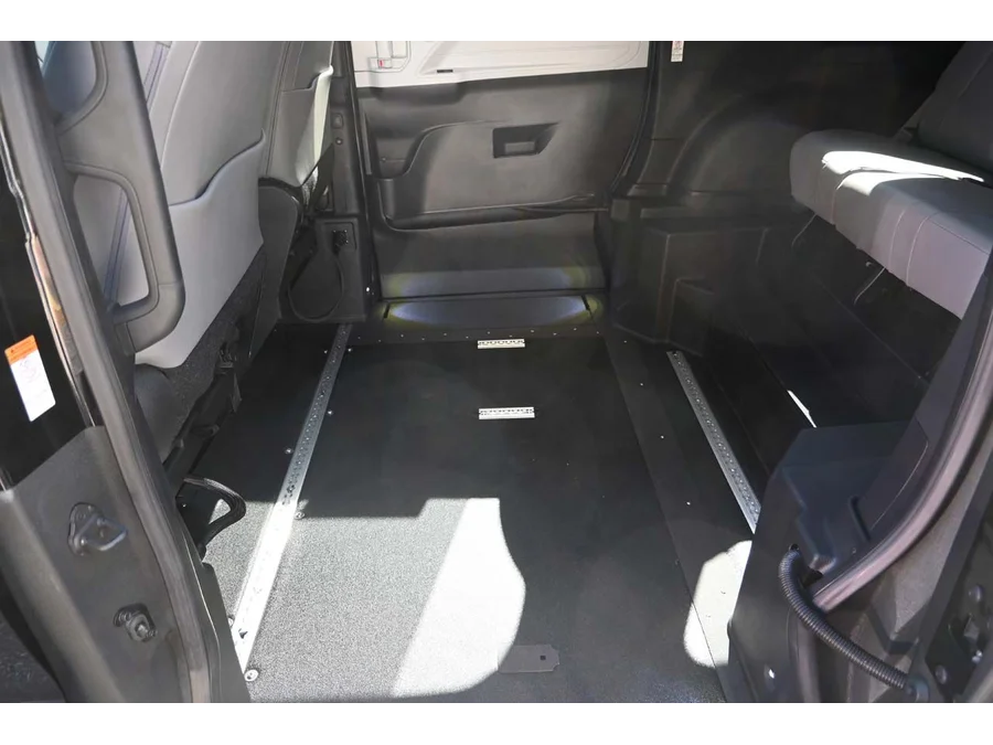 2025 Toyota Sienna XLE - Photo 24
