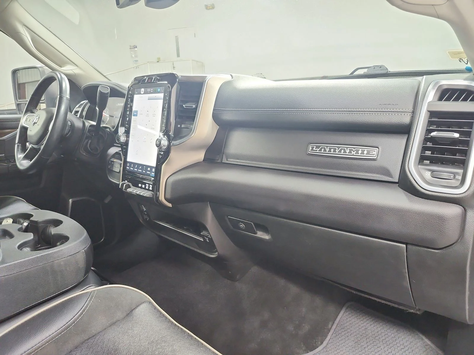 Used 2024 Silver Ram Laramie image 40