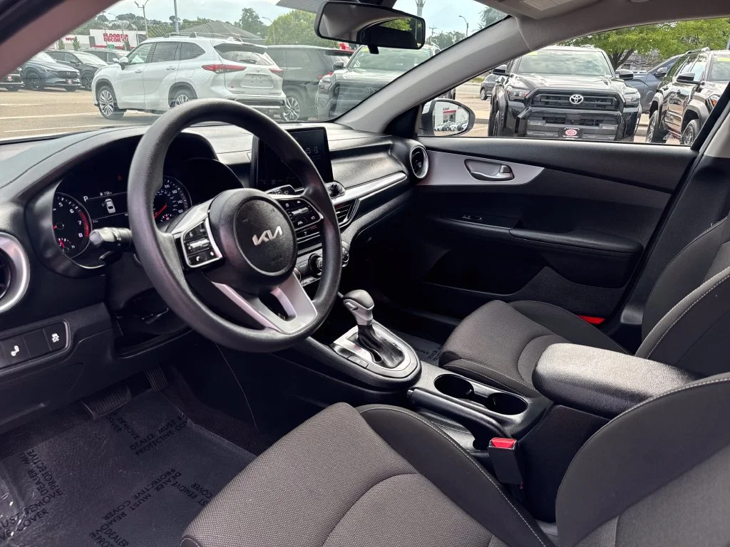 Used 2024 White Kia LXS image 13