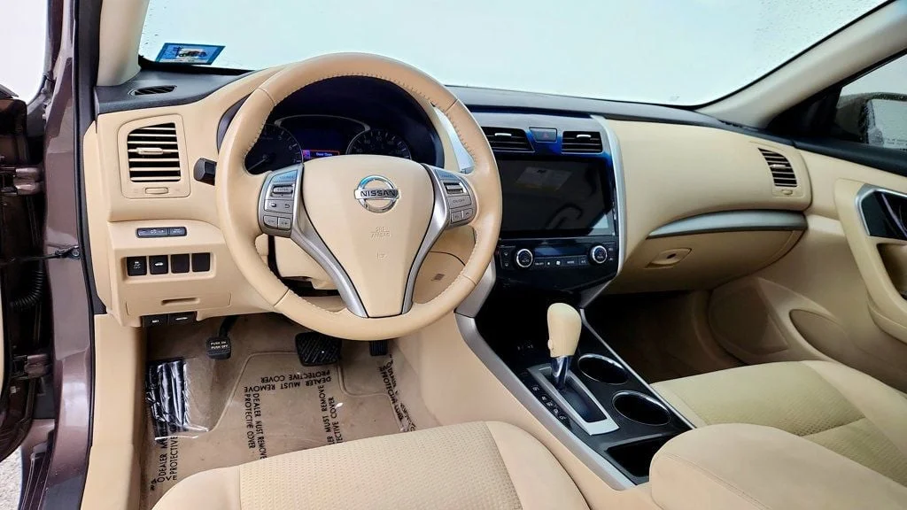 Used 2014 Java Metallic Nissan 4dr Sedan I4 2.5 SV image 12