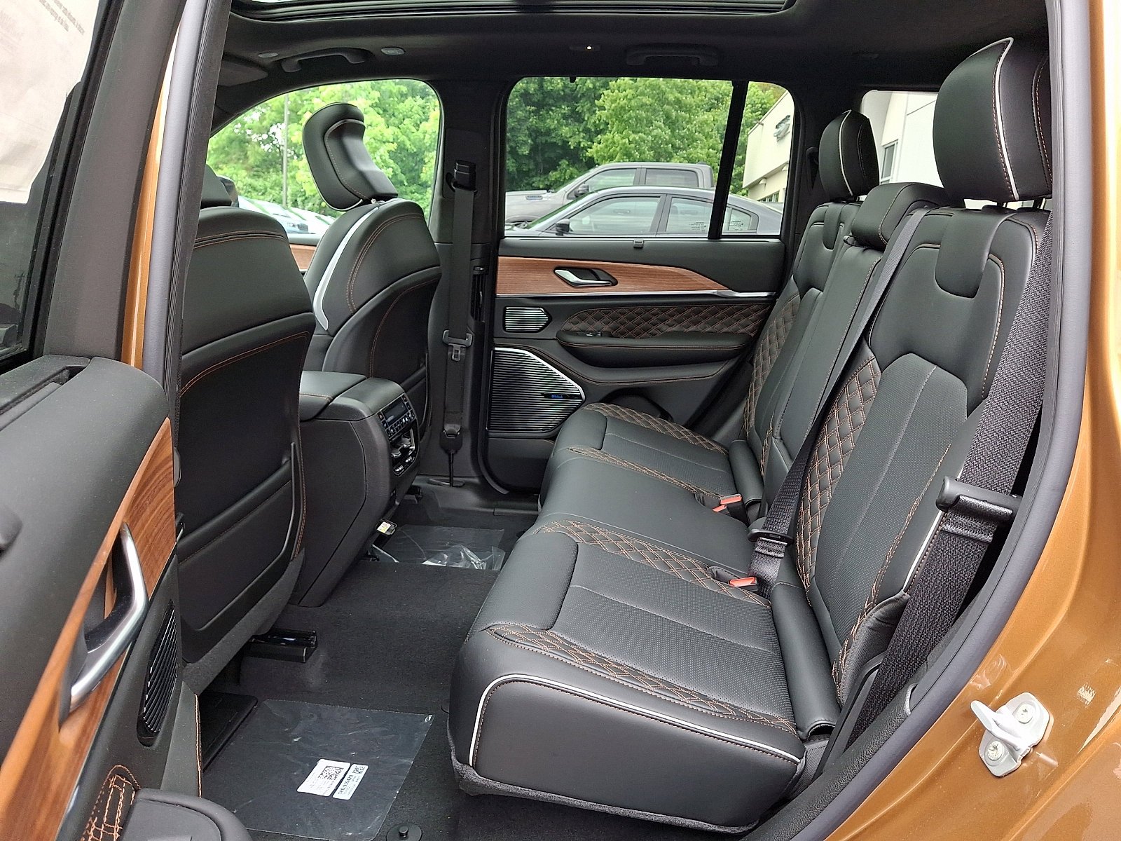New 2026 Copper Shino Metallic Clear-Coat Exterior Paint Jeep Summit image 6