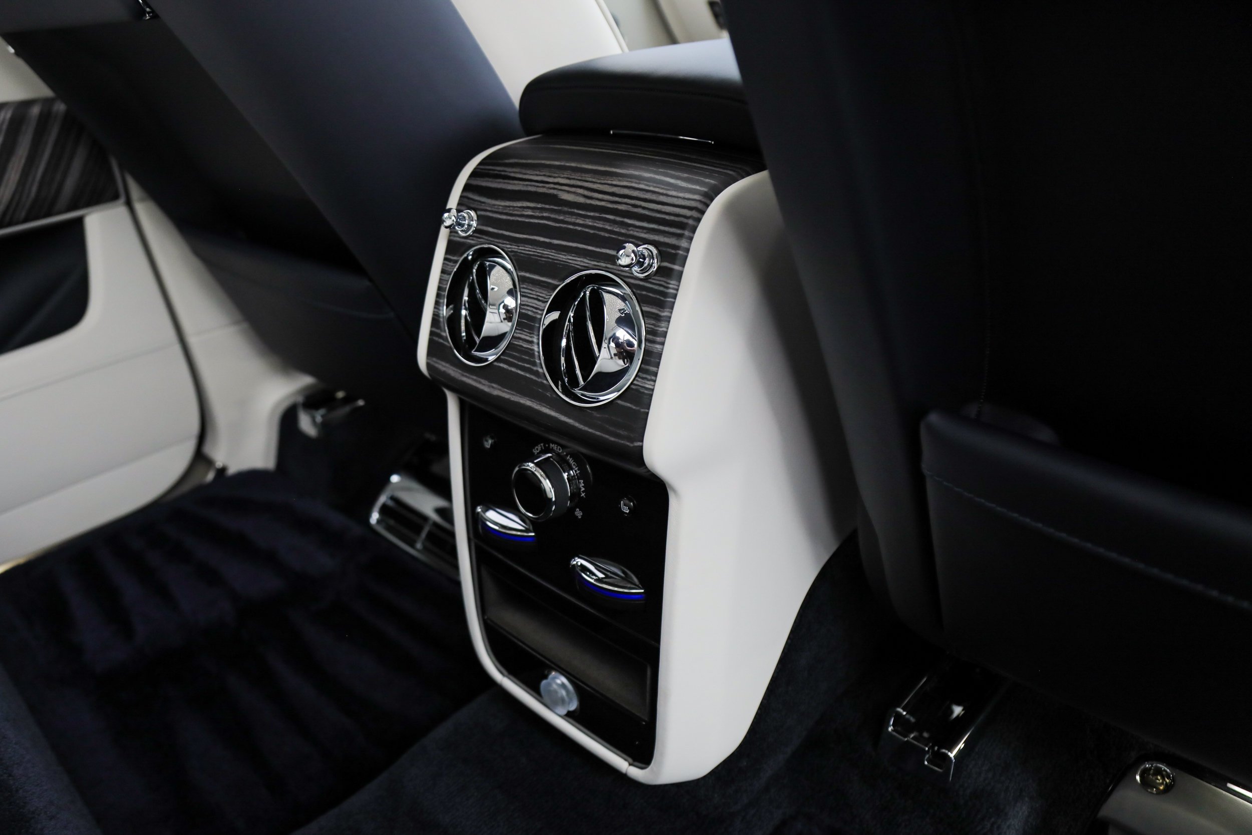 Used 2026 Blue Rolls-Royce  image 23