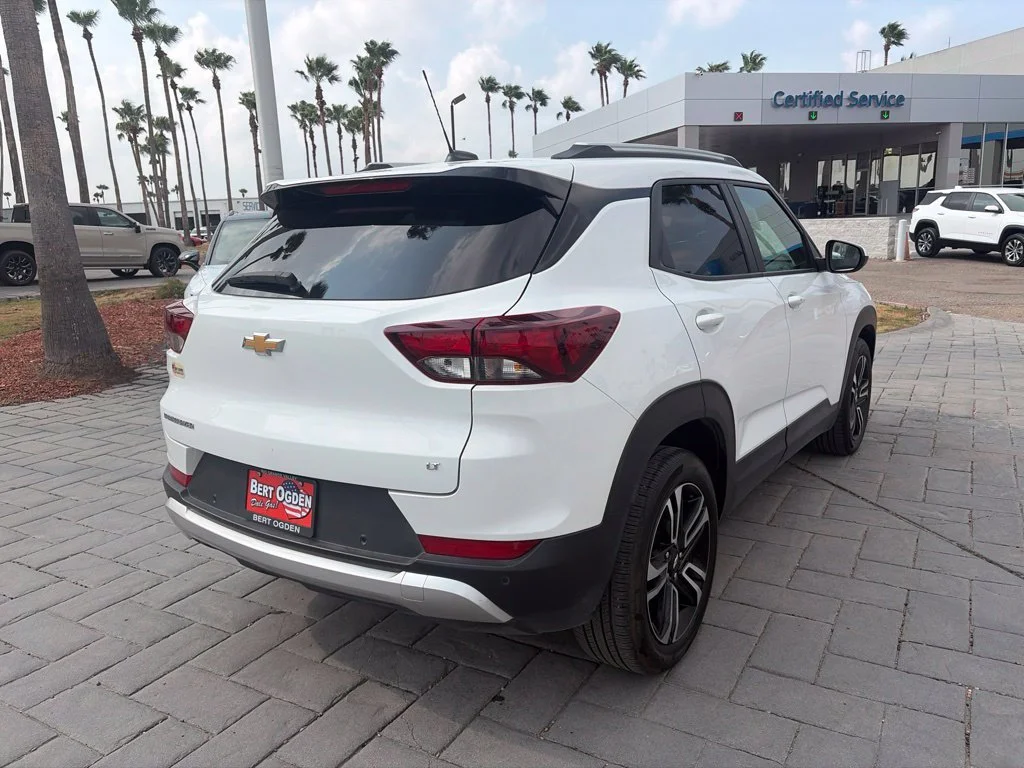 Used 2026 Summit White Chevrolet LT image 4