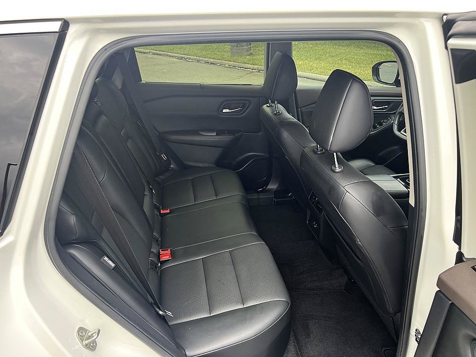 Used 2023 Pearl White Tricoat Nissan SV image 16